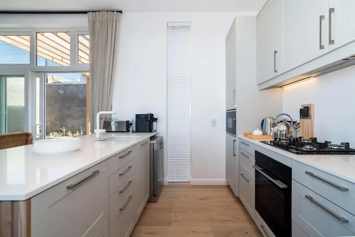 By The Sea Luxury Beach House Kalk Bay 0*,