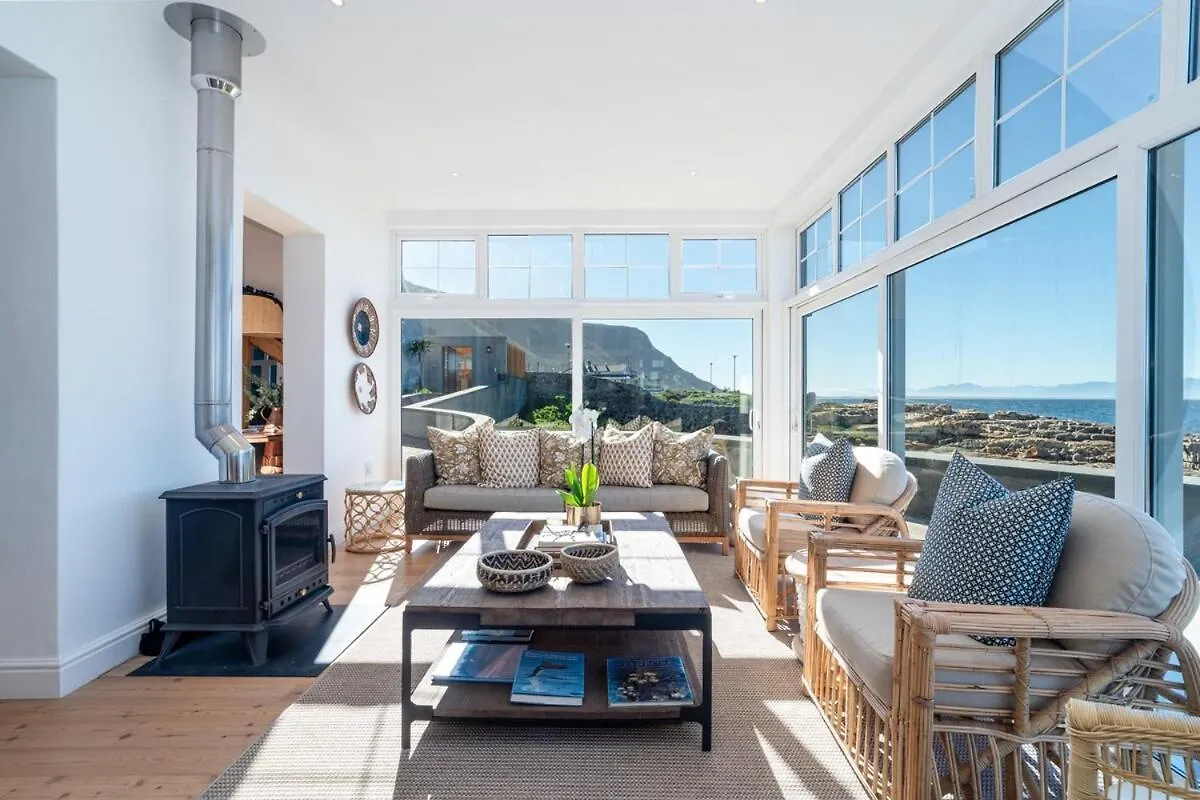 By The Sea Luxury Beach House Kalk Bay 0*,  Afrique du Sud