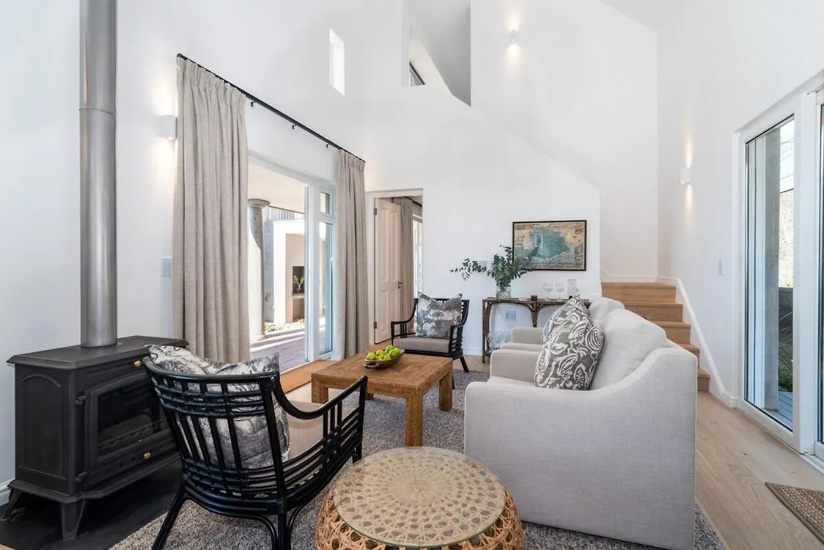 By The Sea Luxury Beach House Kalk Bay 0*,